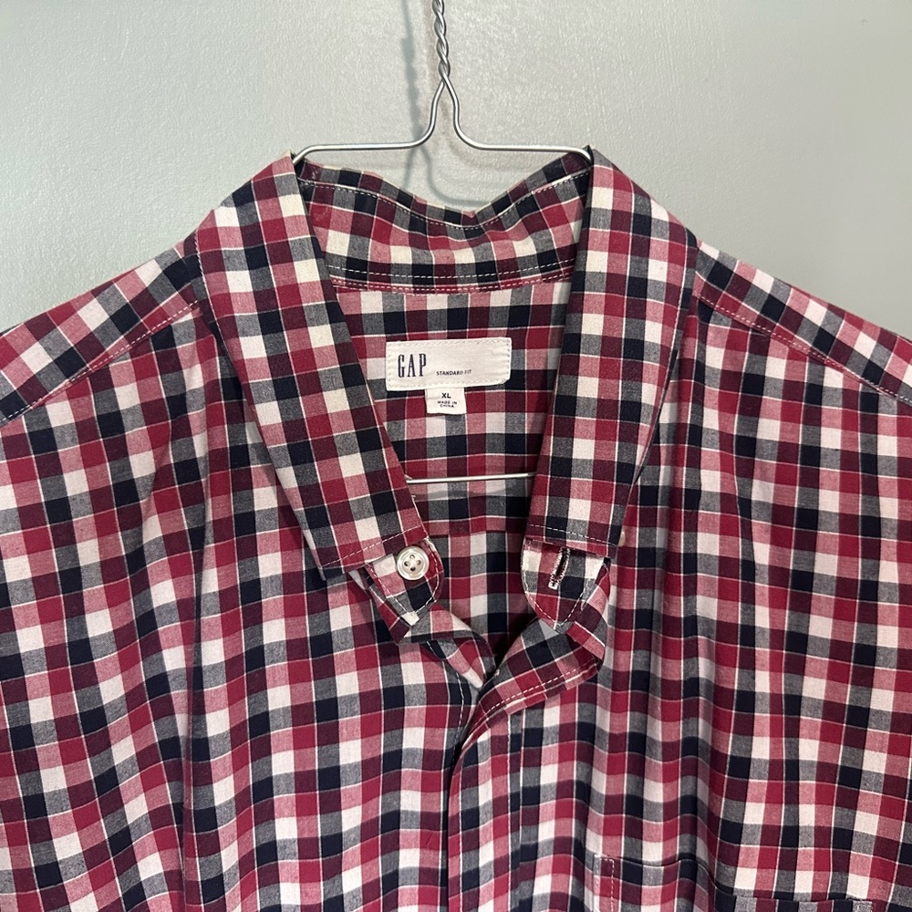 GAP men’s plaid long sleeve shirt